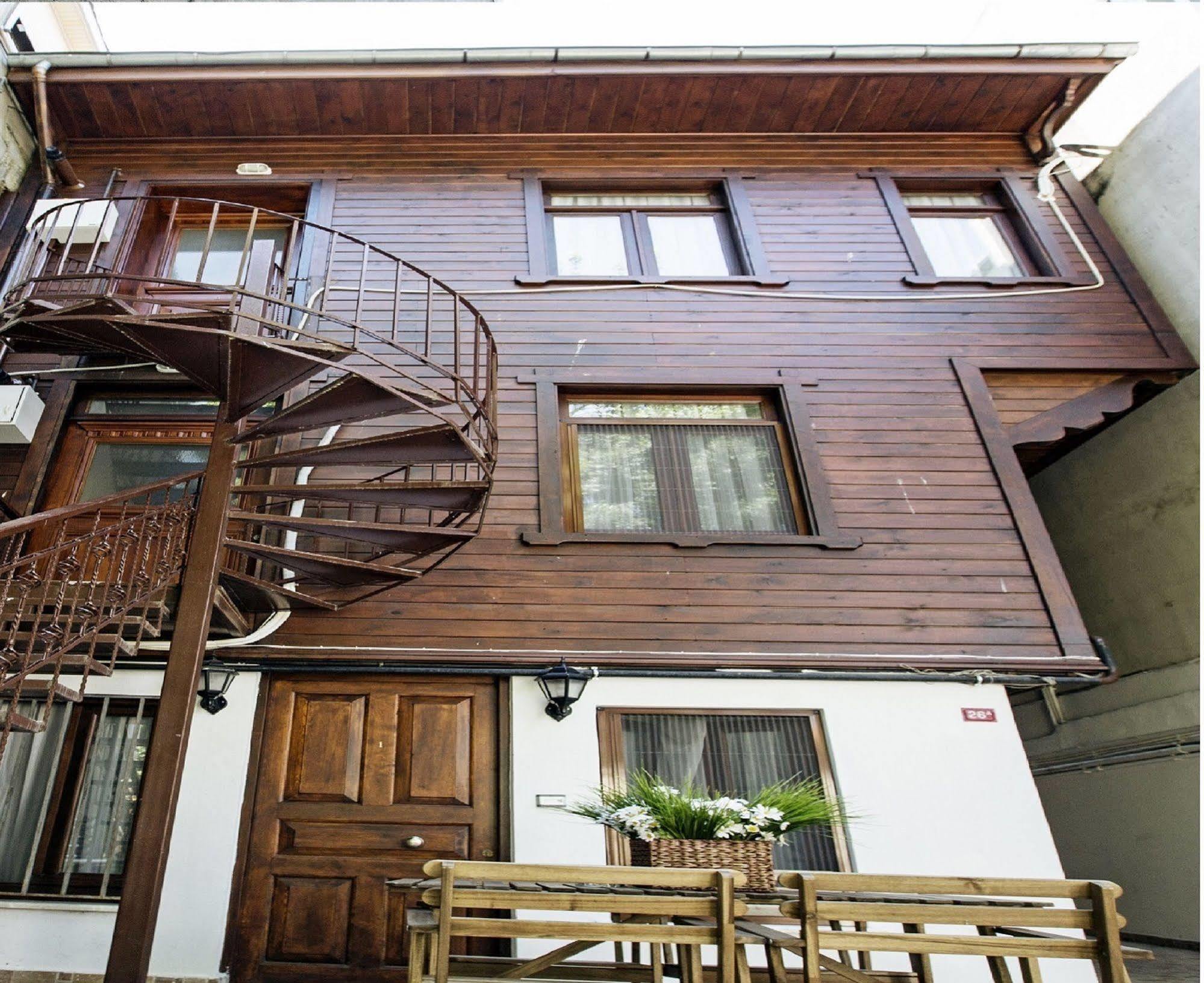 Buyukada Apart Hotel - Sehbal อดาลาร์ ภายนอก รูปภาพ
