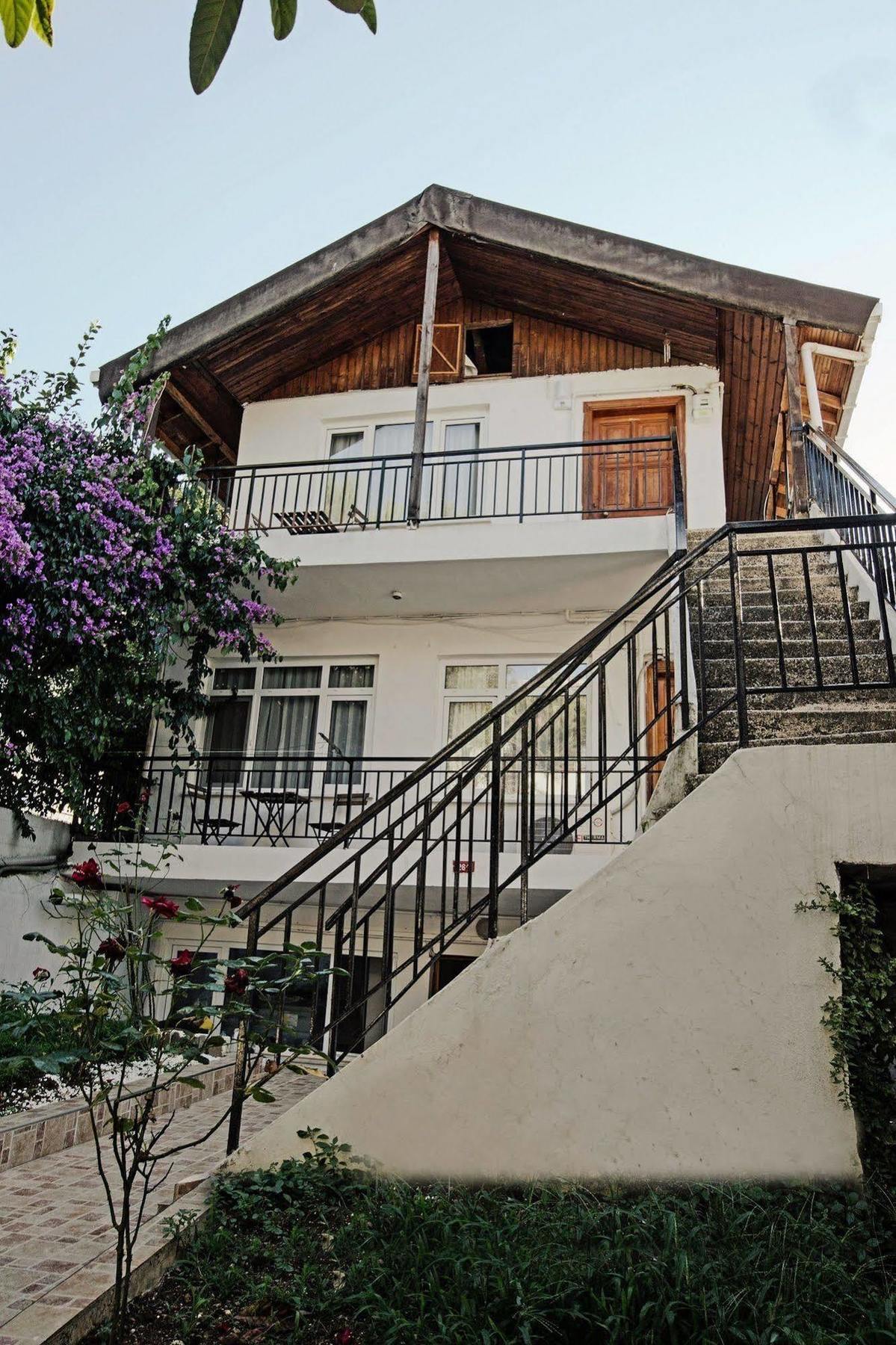 Buyukada Apart Hotel - Sehbal อดาลาร์ ภายนอก รูปภาพ