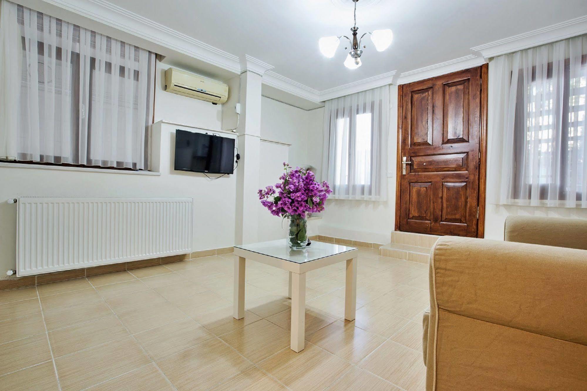 Buyukada Apart Hotel - Sehbal อดาลาร์ ภายนอก รูปภาพ