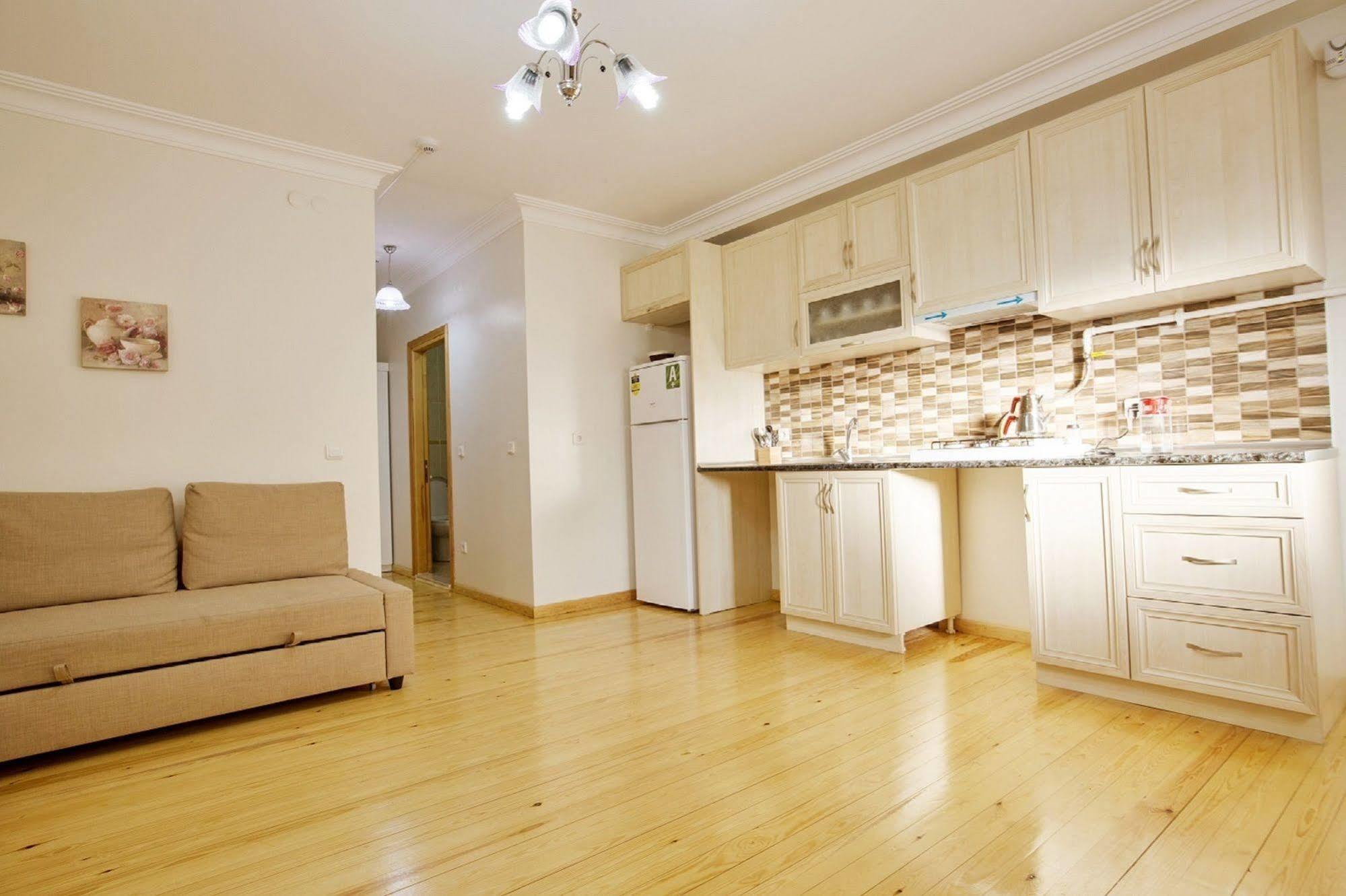 Buyukada Apart Hotel - Sehbal อดาลาร์ ภายนอก รูปภาพ