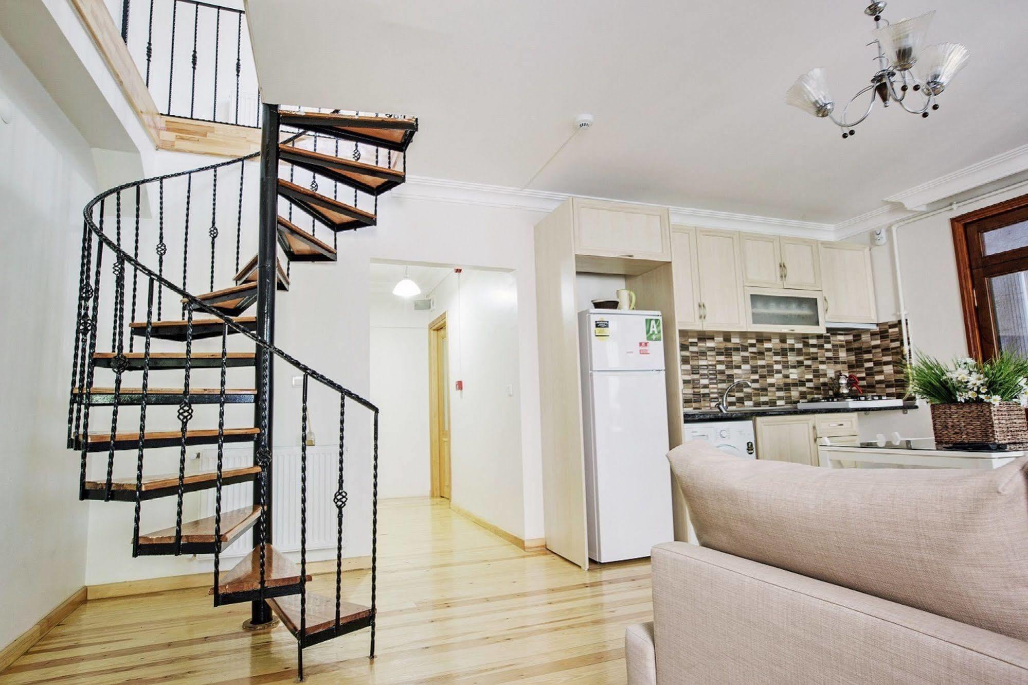 Buyukada Apart Hotel - Sehbal อดาลาร์ ภายนอก รูปภาพ
