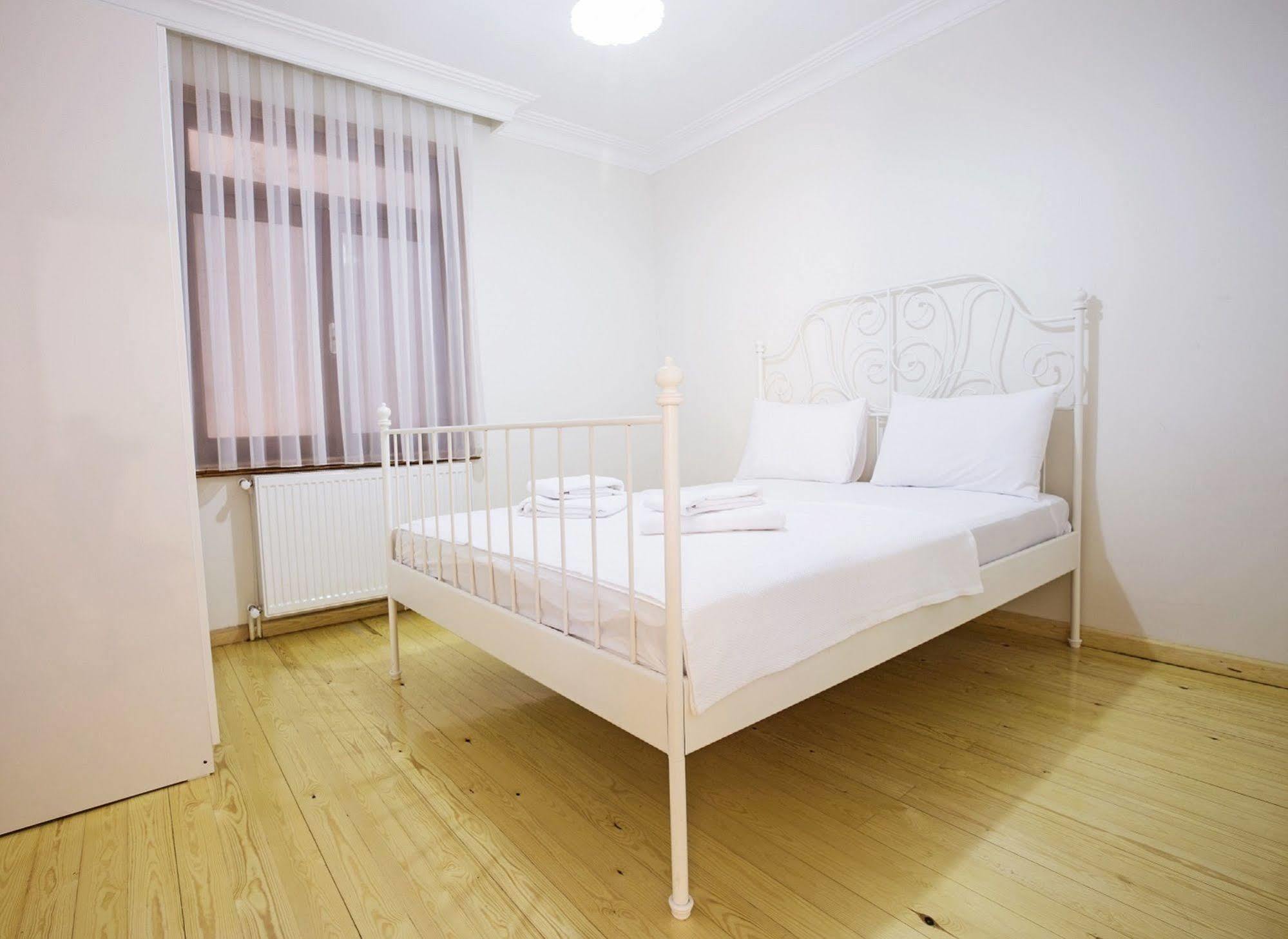 Buyukada Apart Hotel - Sehbal อดาลาร์ ภายนอก รูปภาพ