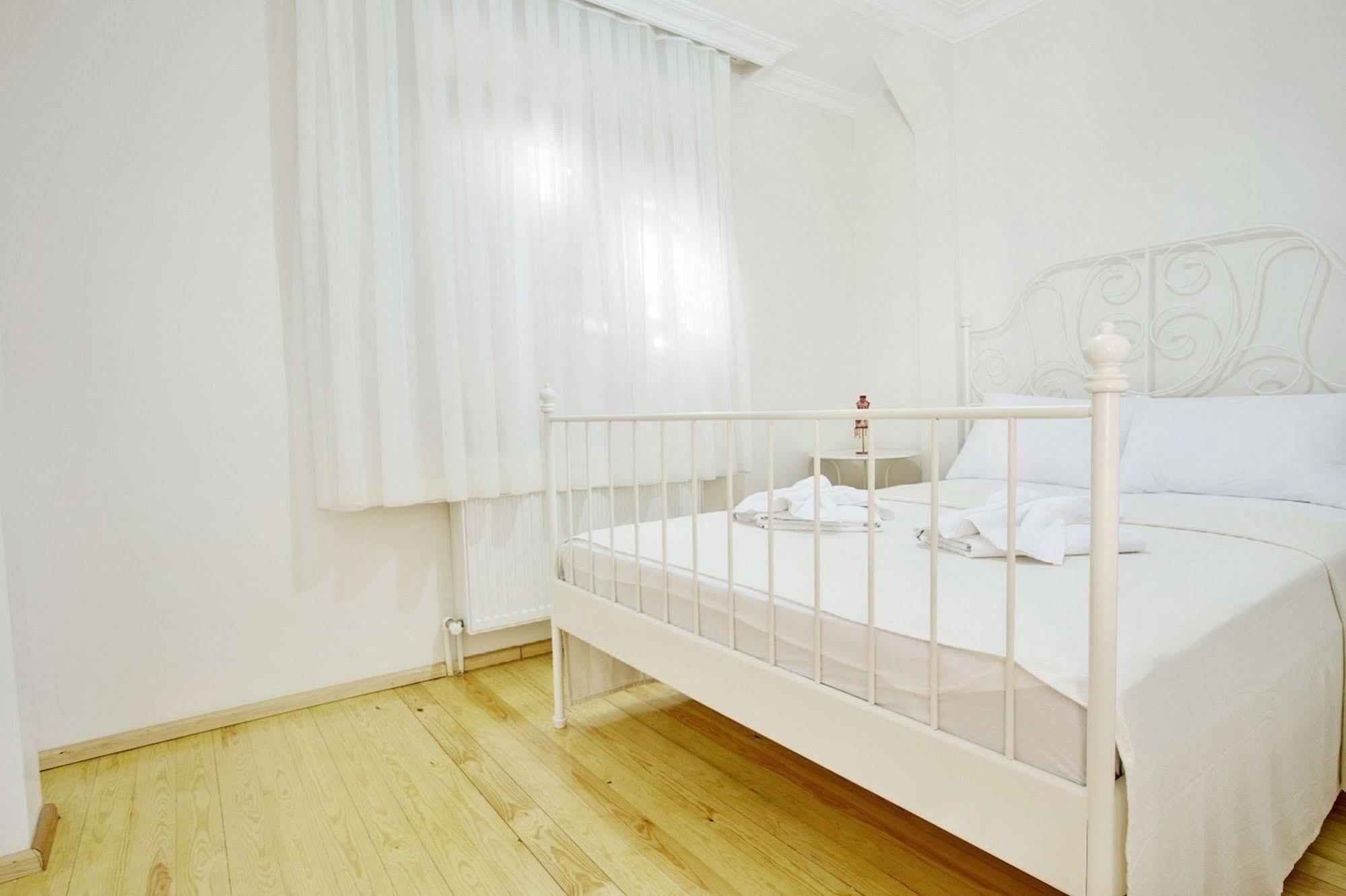 Buyukada Apart Hotel - Sehbal อดาลาร์ ภายนอก รูปภาพ