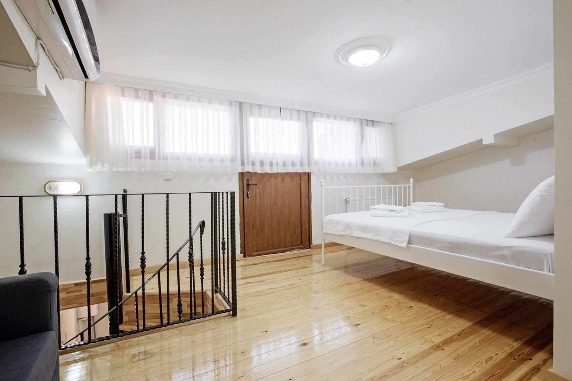 Buyukada Apart Hotel - Sehbal อดาลาร์ ภายนอก รูปภาพ