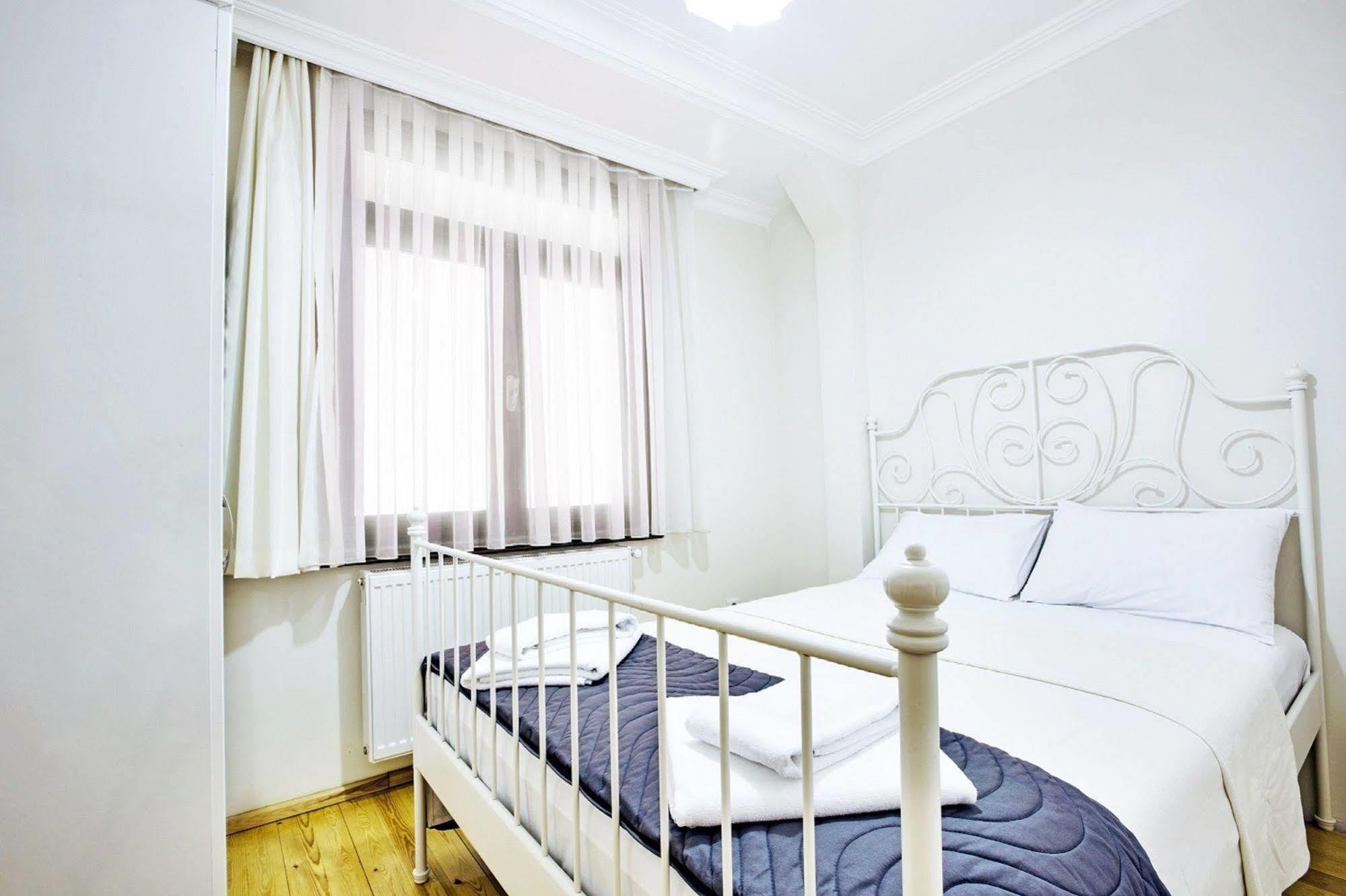 Buyukada Apart Hotel - Sehbal อดาลาร์ ภายนอก รูปภาพ