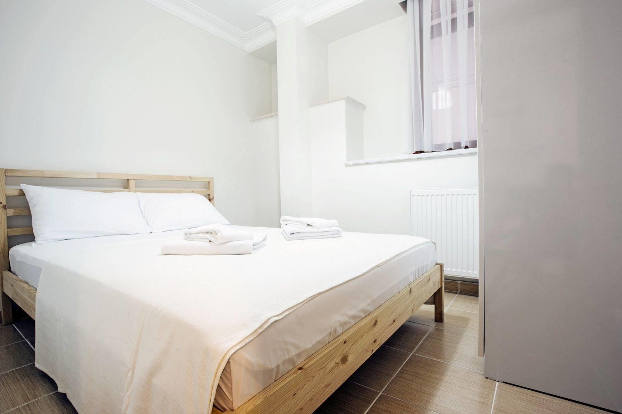 Buyukada Apart Hotel - Sehbal อดาลาร์ ภายนอก รูปภาพ