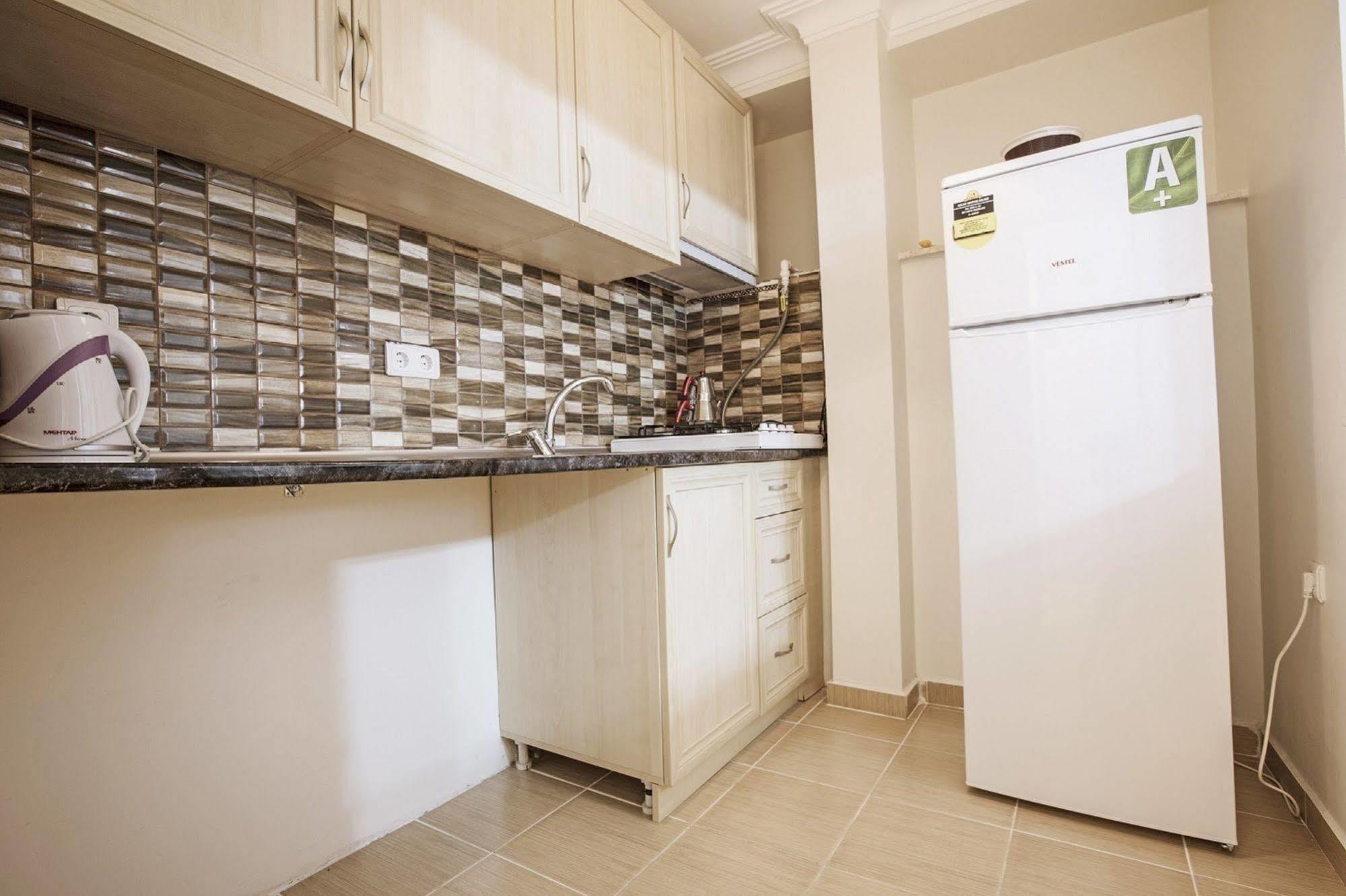Buyukada Apart Hotel - Sehbal อดาลาร์ ภายนอก รูปภาพ