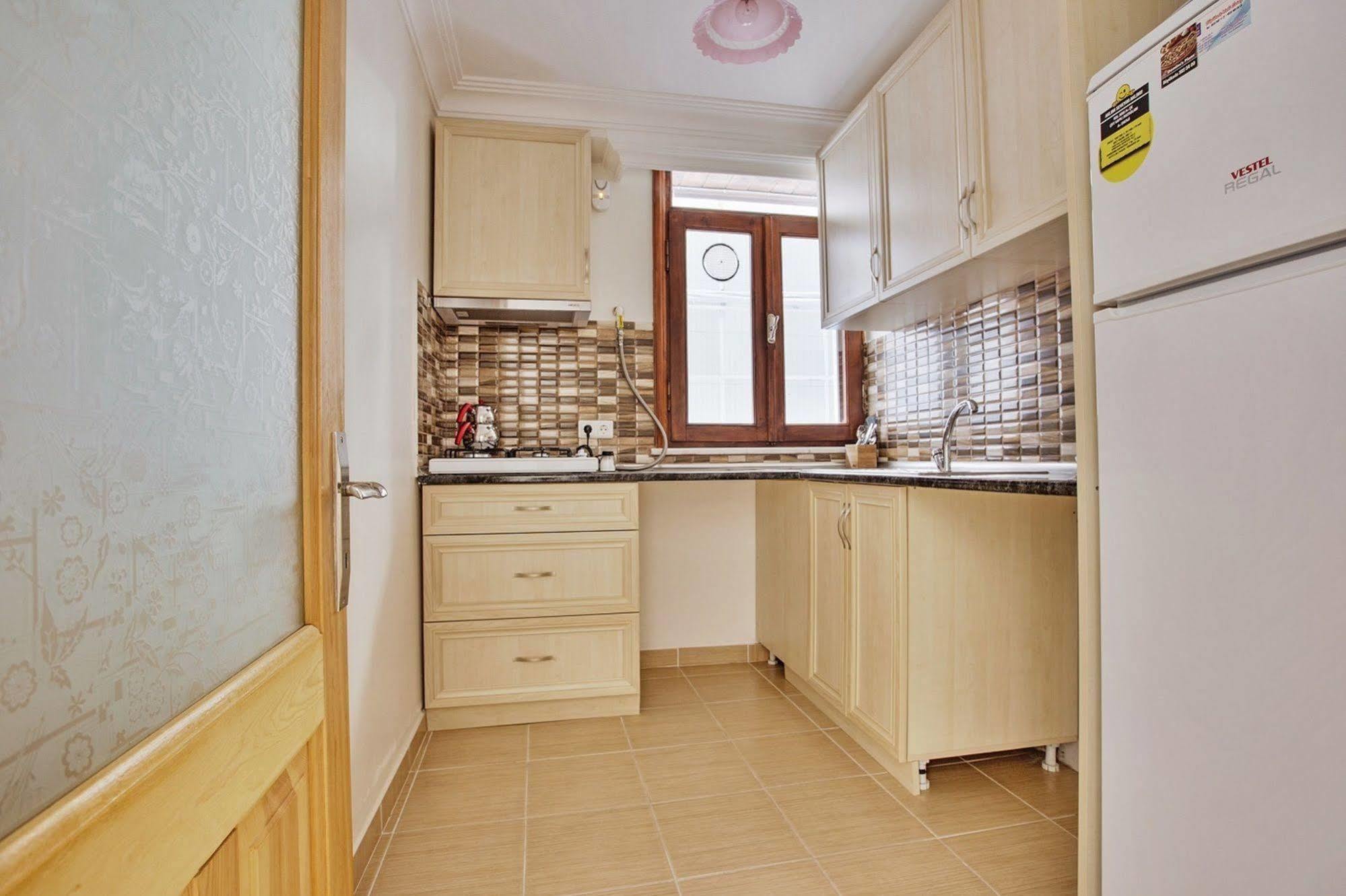 Buyukada Apart Hotel - Sehbal อดาลาร์ ภายนอก รูปภาพ