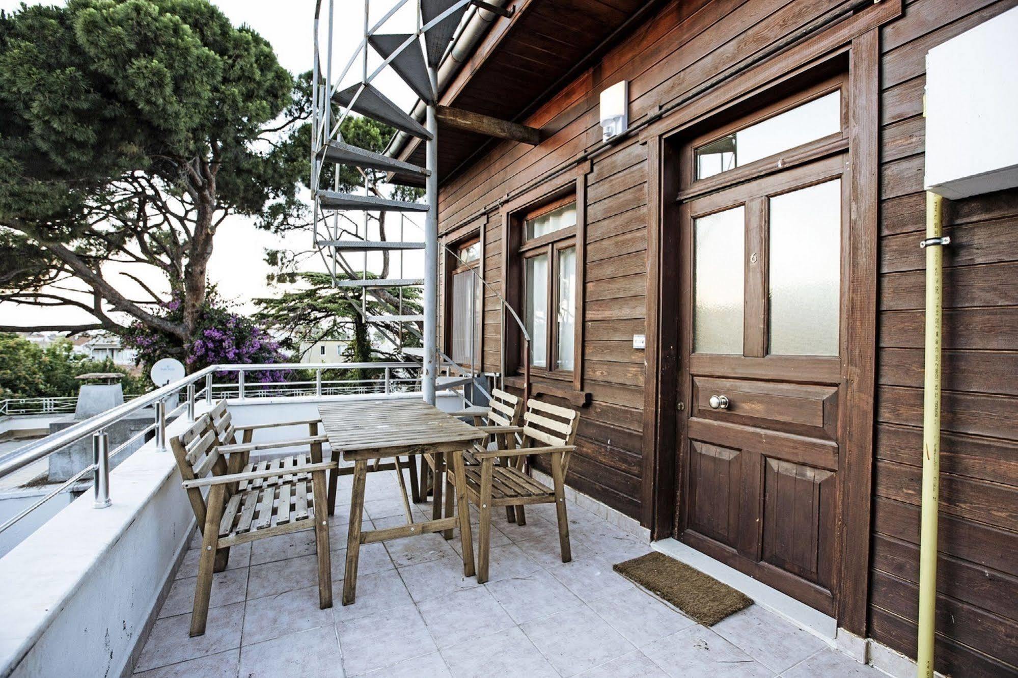 Buyukada Apart Hotel - Sehbal อดาลาร์ ภายนอก รูปภาพ