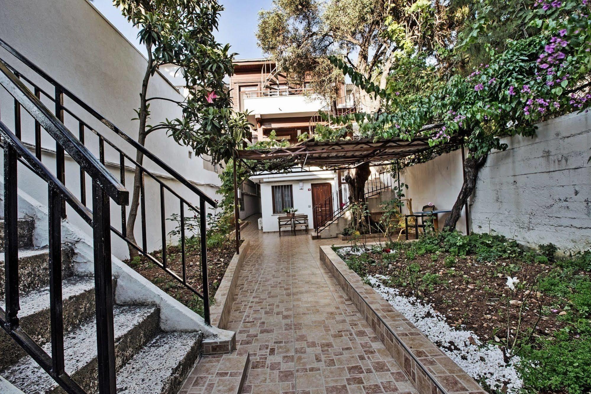 Buyukada Apart Hotel - Sehbal อดาลาร์ ภายนอก รูปภาพ