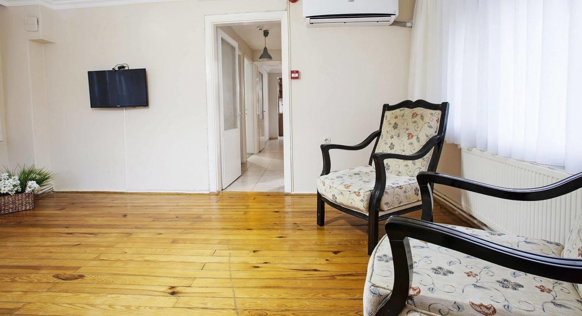 Buyukada Apart Hotel - Sehbal อดาลาร์ ภายนอก รูปภาพ